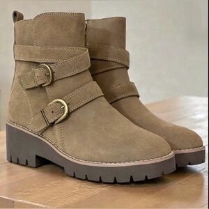 Blondo Waterproof Suede Lug Sole Ankle Boots Size 7.5